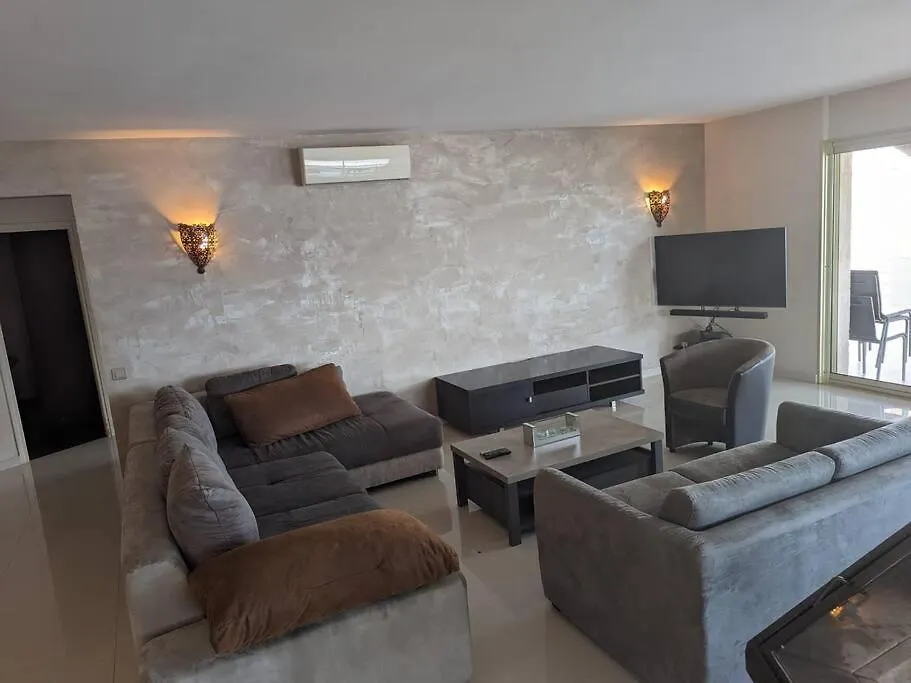 Haut De Villa Avec Piscine Le Broc