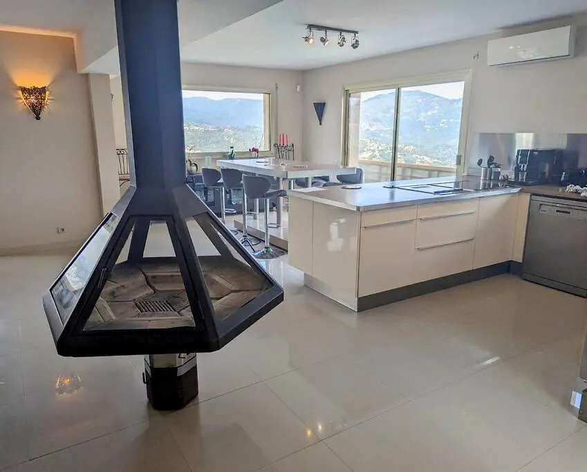 Apartment Haut De Villa Avec Piscine Le Broc